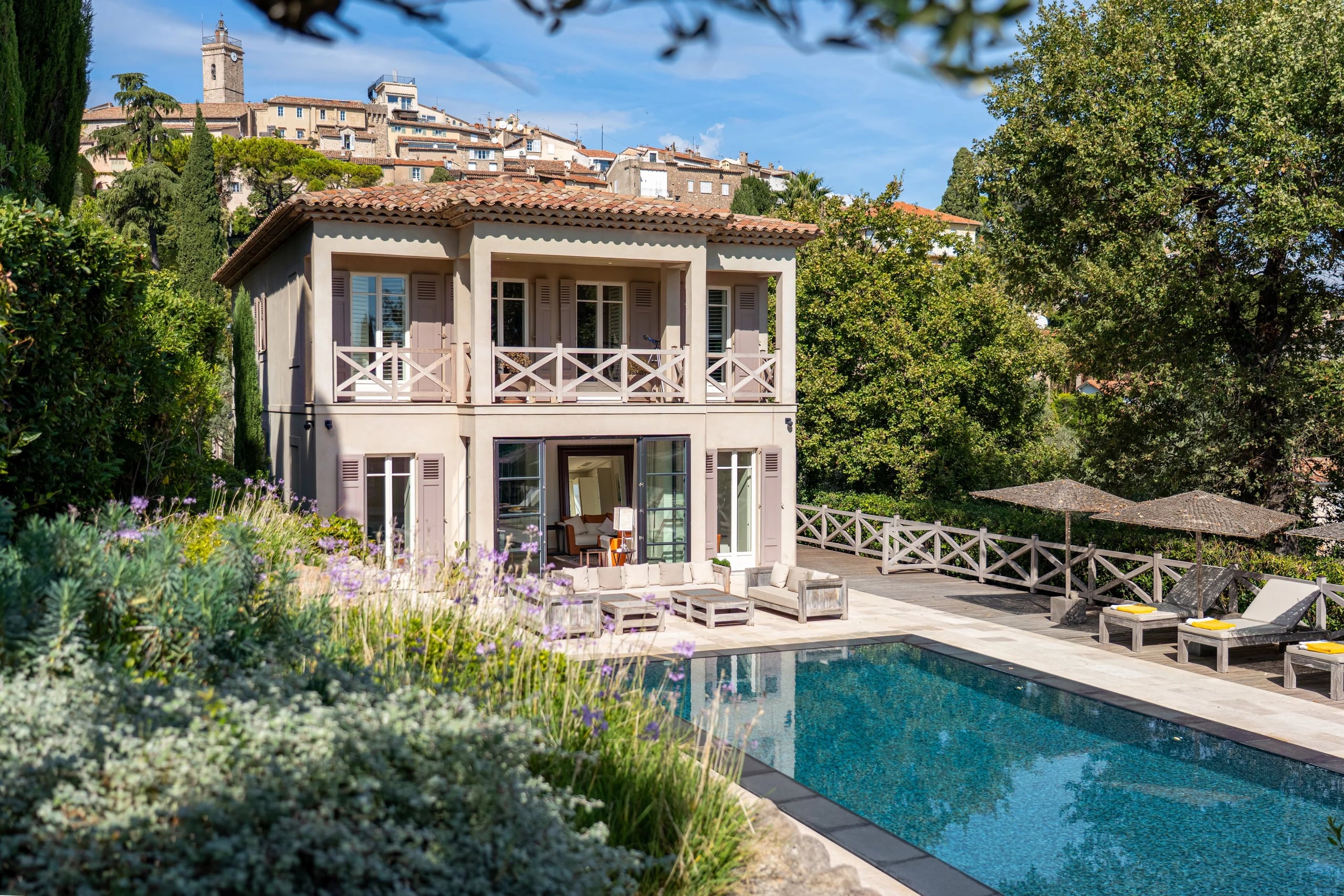 Mougins Village historique propriété de charme aux prestations ultra haut de gamme 8 chambres