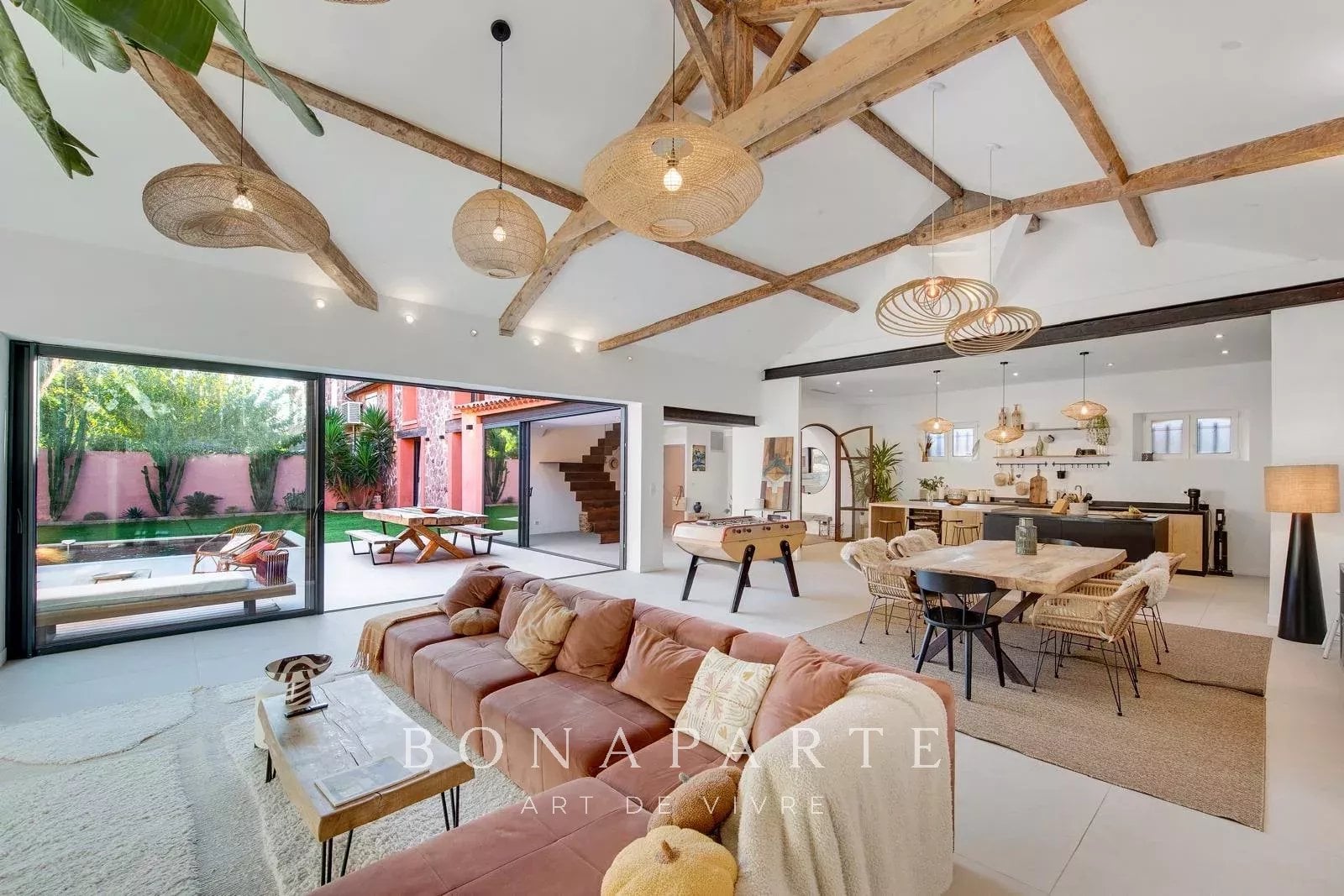 EXCLUSIF  SAINT RAPHAEL / PLATEAU NOTRE DAME - VILLA RENOVEE